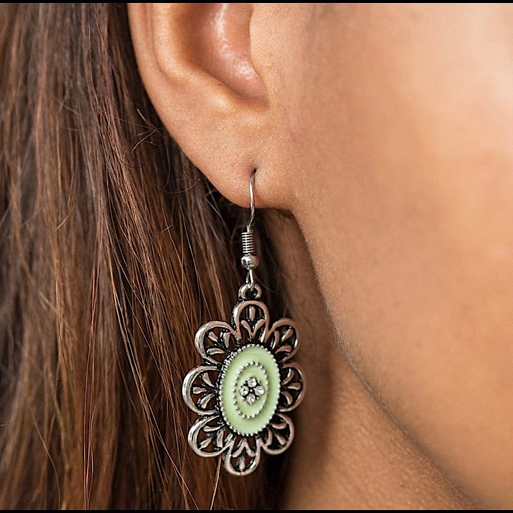 🛑SOLD🛑Posy party Green Paparrazzi Earrings!!!